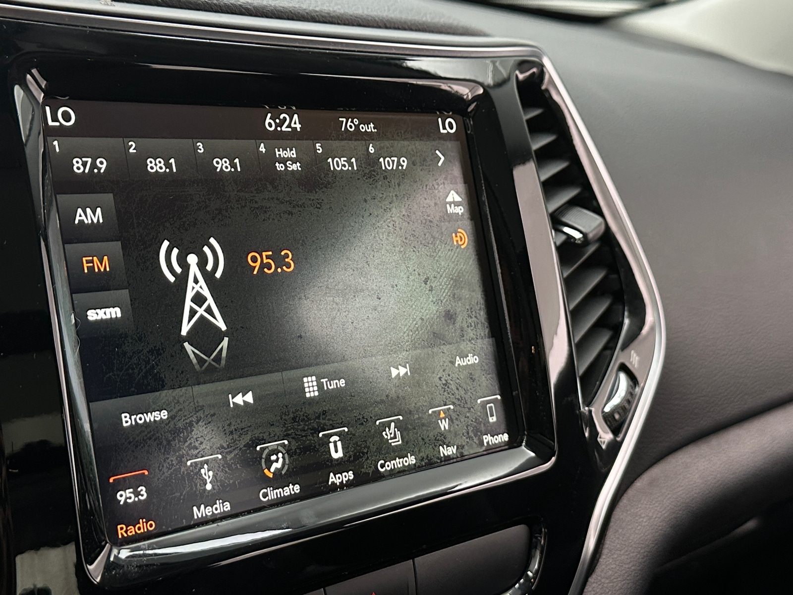 Thumbnail: 2019 Jeep Cherokee - 3