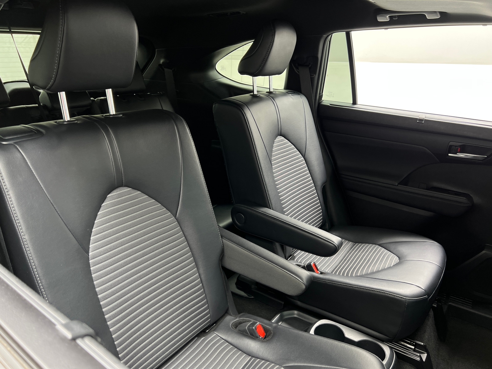 Thumbnail: 2024 Toyota Highlander - 6