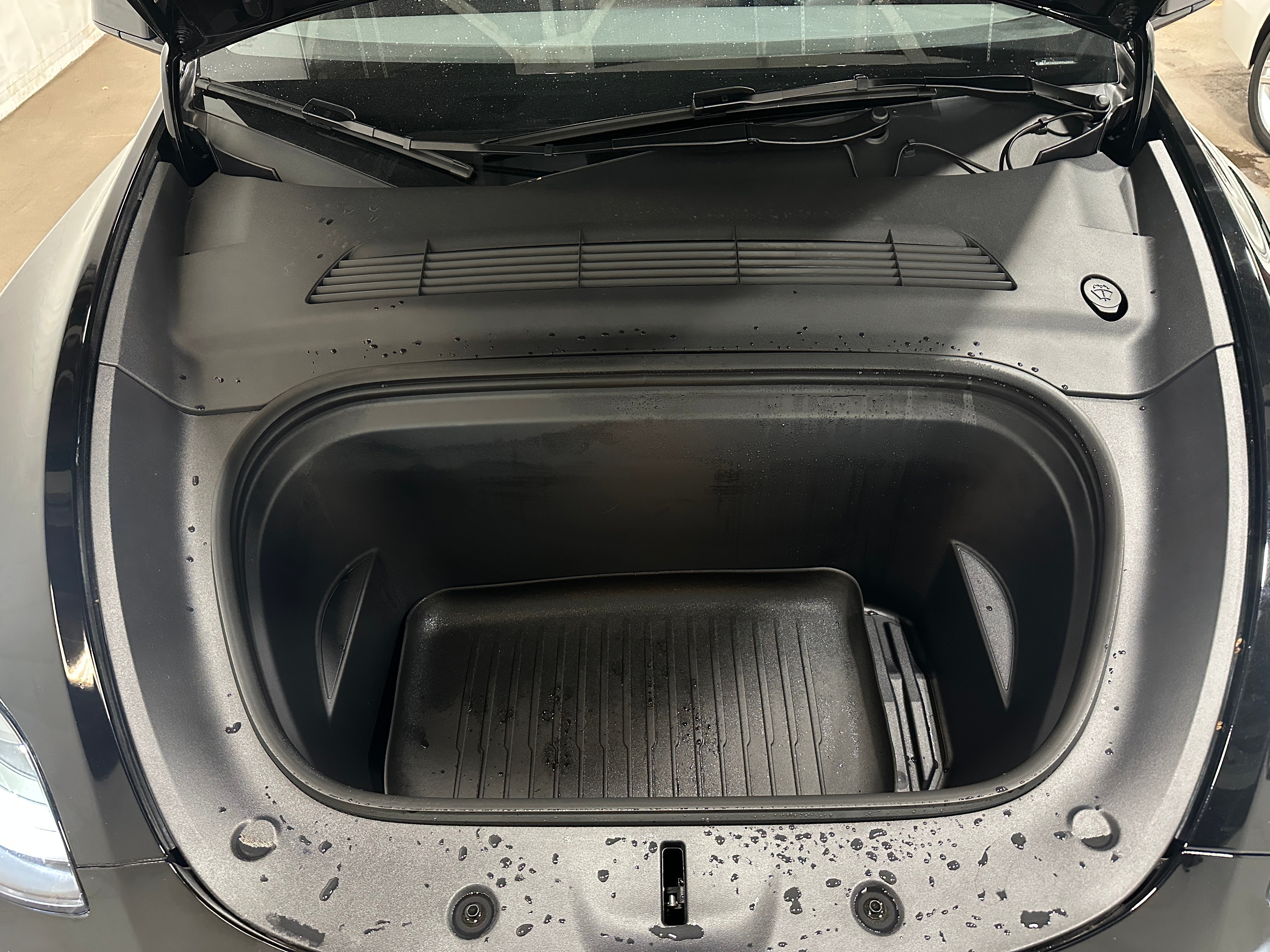 Used 2024 Tesla Model Y Long Range with VIN 7SAYGDEE0RA226659 for sale in Oak Creek, WI