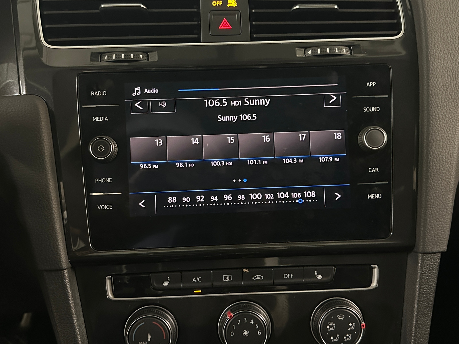 Thumbnail: 2019 Volkswagen Golf - 3