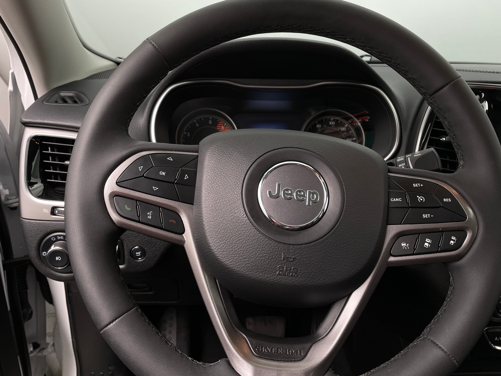 Thumbnail: 2022 Jeep Cherokee - 4