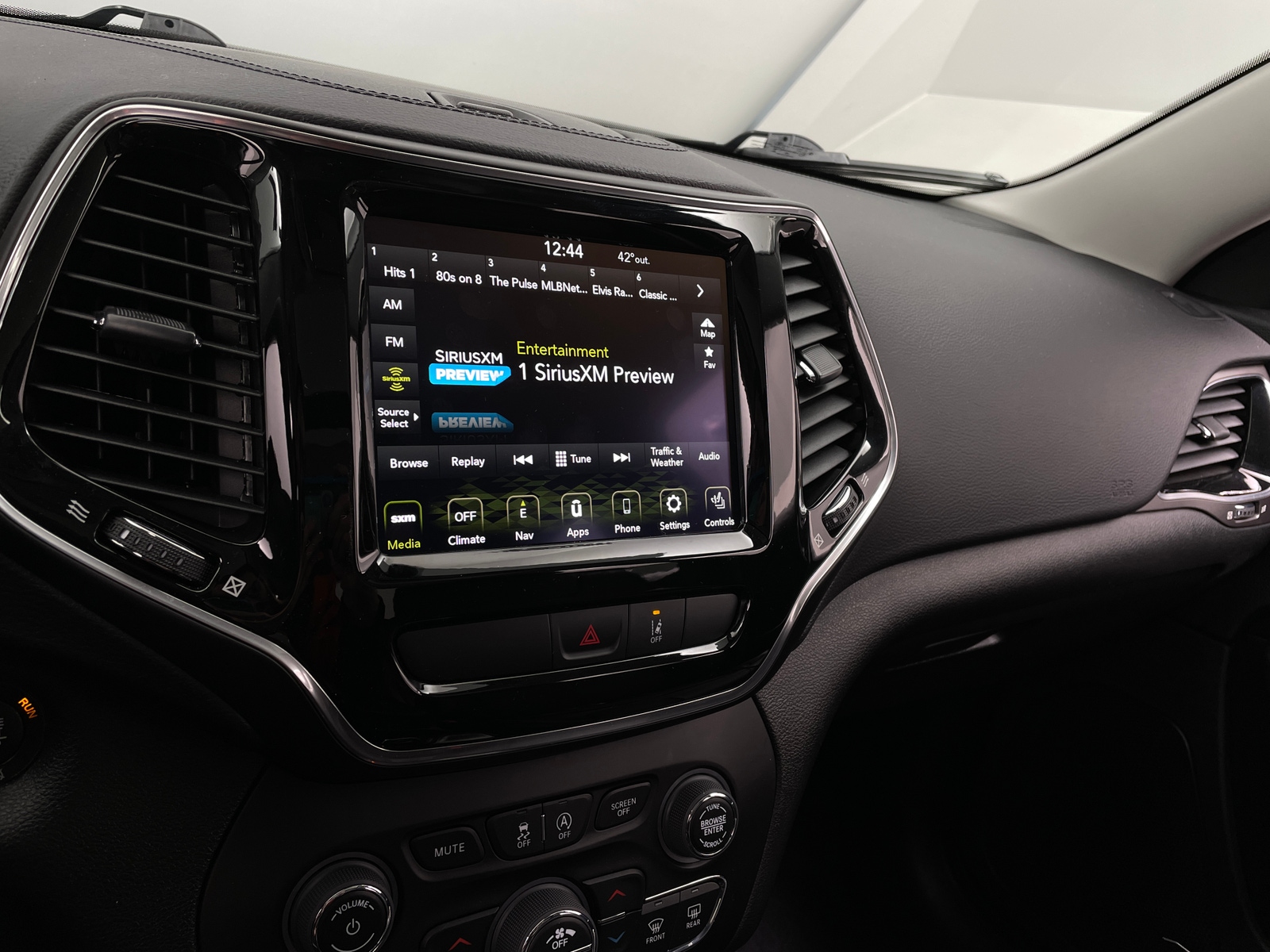 Thumbnail: 2022 Jeep Cherokee - 3