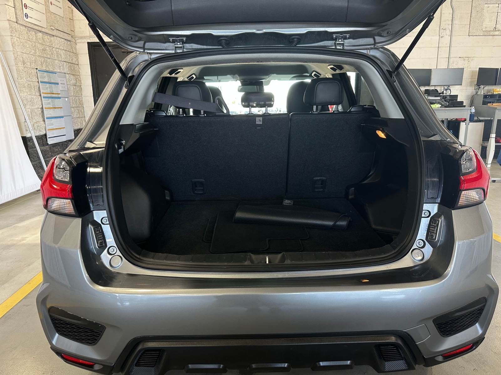 Thumbnail: 2024 Mitsubishi Outlander Sport - 6