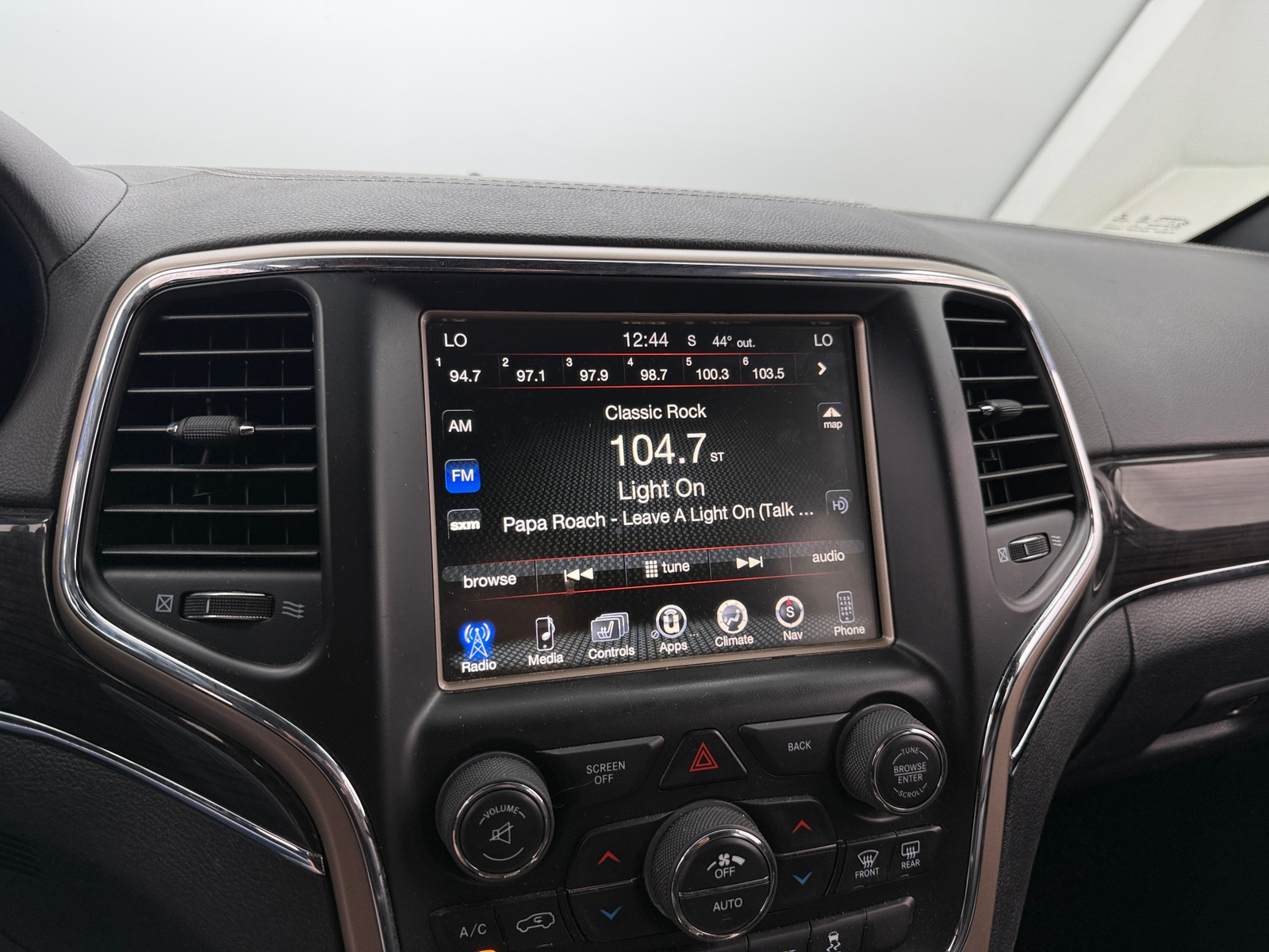 Thumbnail: 2017 Jeep Grand Cherokee - 3