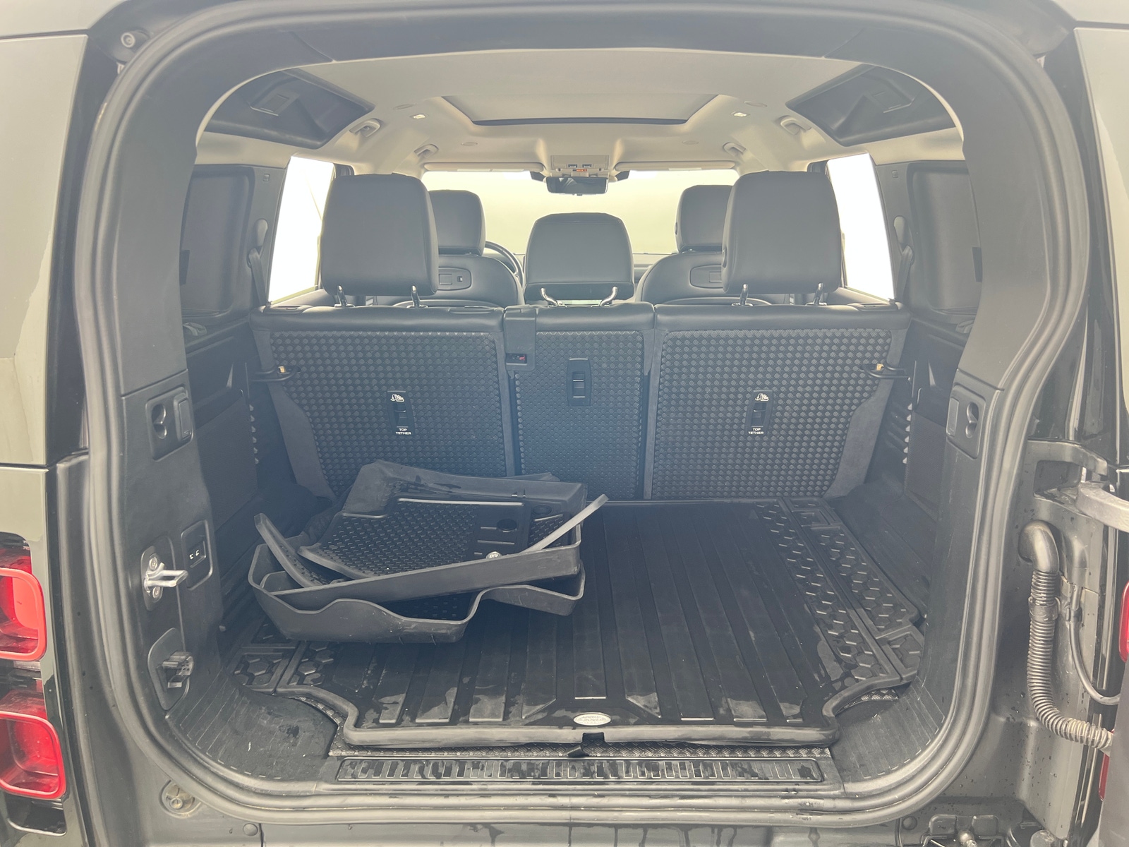 Thumbnail: 2020 Land Rover Defender - 6