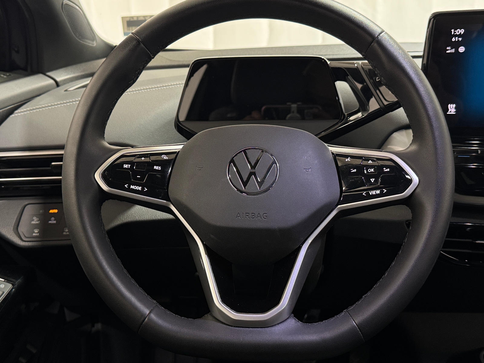 Thumbnail: 2023 Volkswagen ID.4 - 4