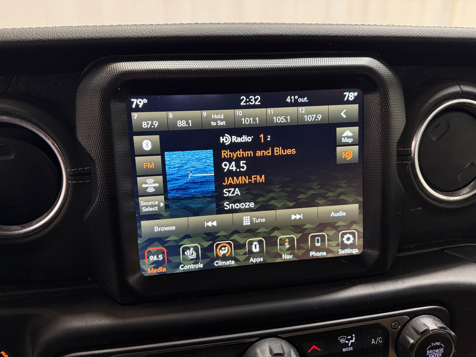 Thumbnail: 2022 Jeep Wrangler - 3