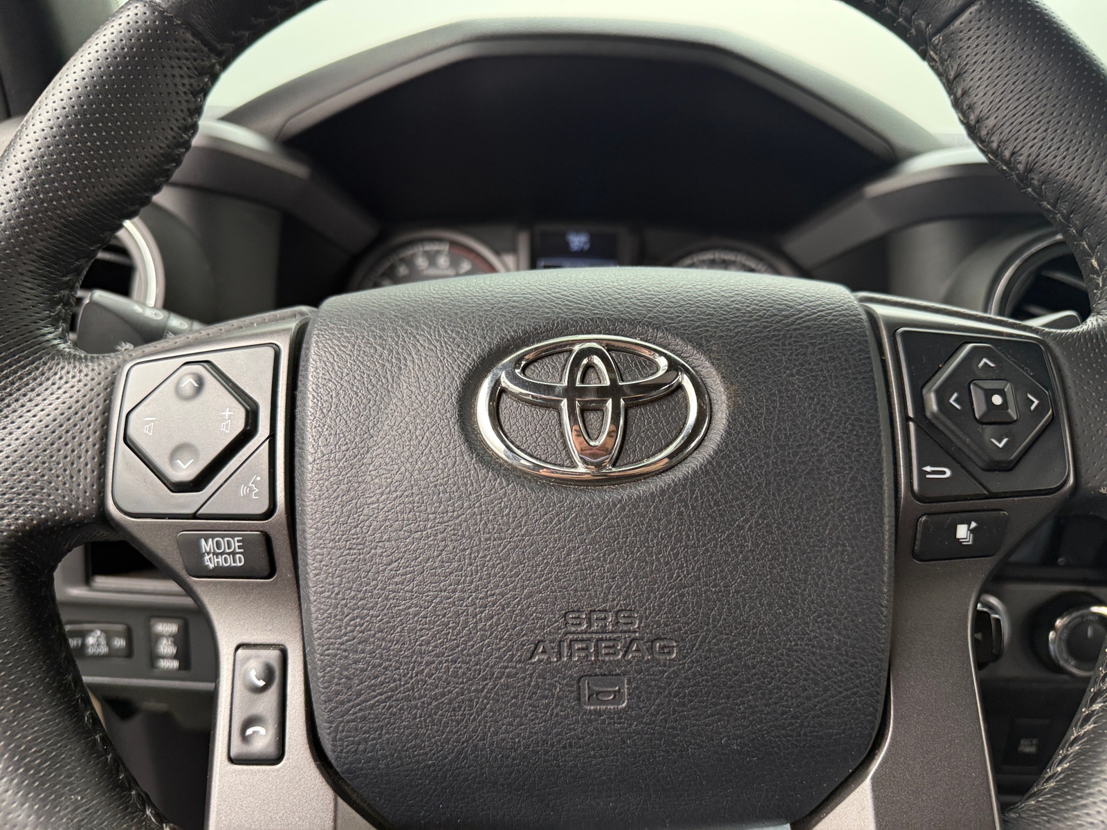 Thumbnail: 2016 Toyota Tacoma - 5