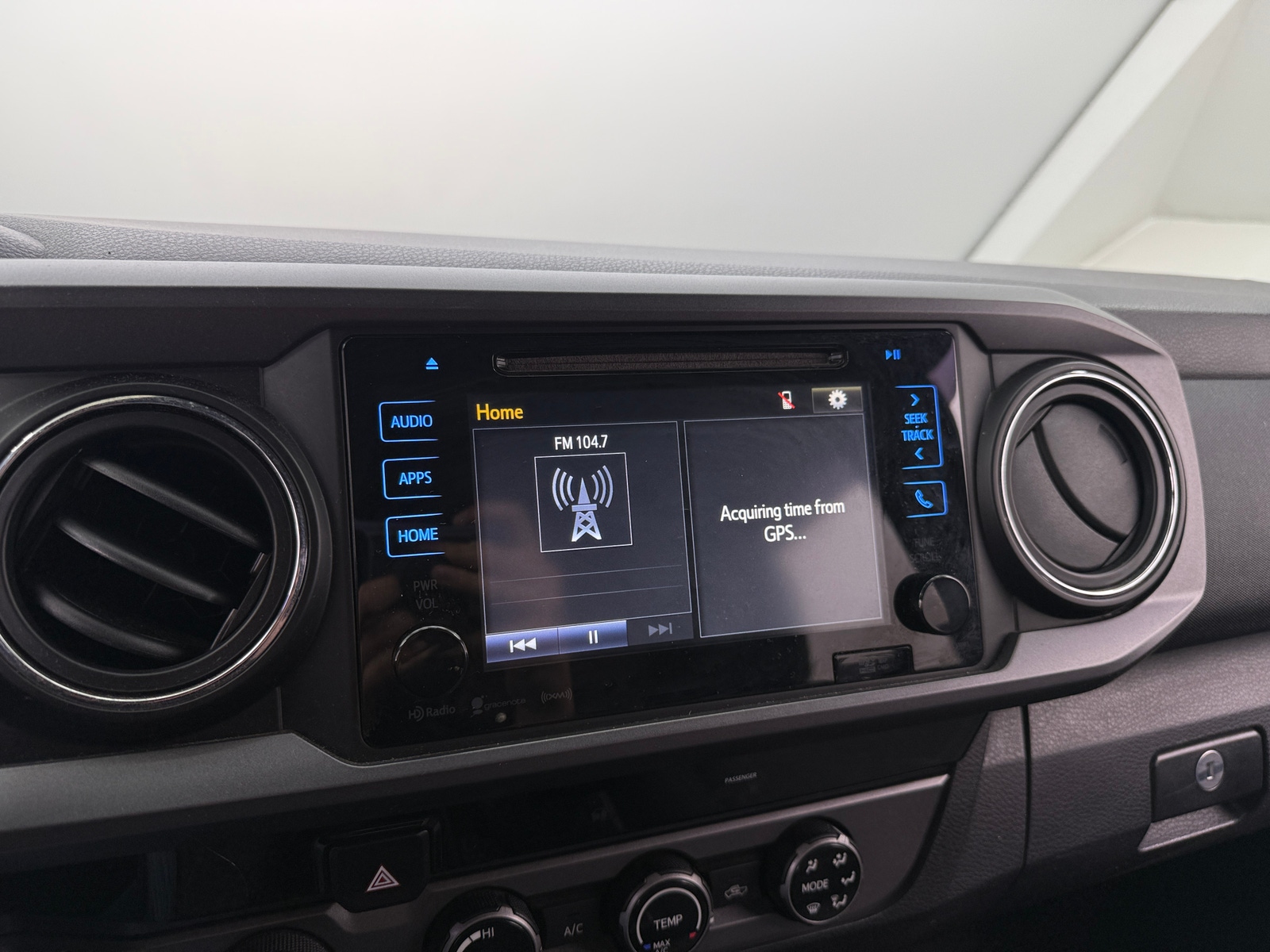 Thumbnail: 2016 Toyota Tacoma - 4