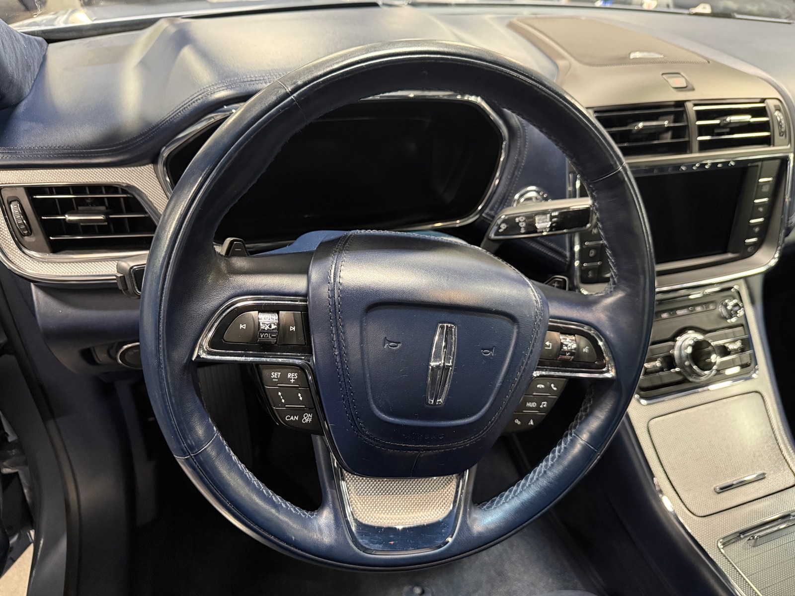 Thumbnail: 2020 Lincoln Continental - 4