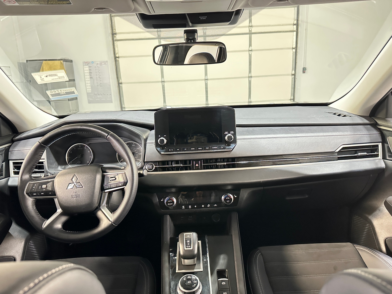 Thumbnail: 2024 Mitsubishi Outlander - 2