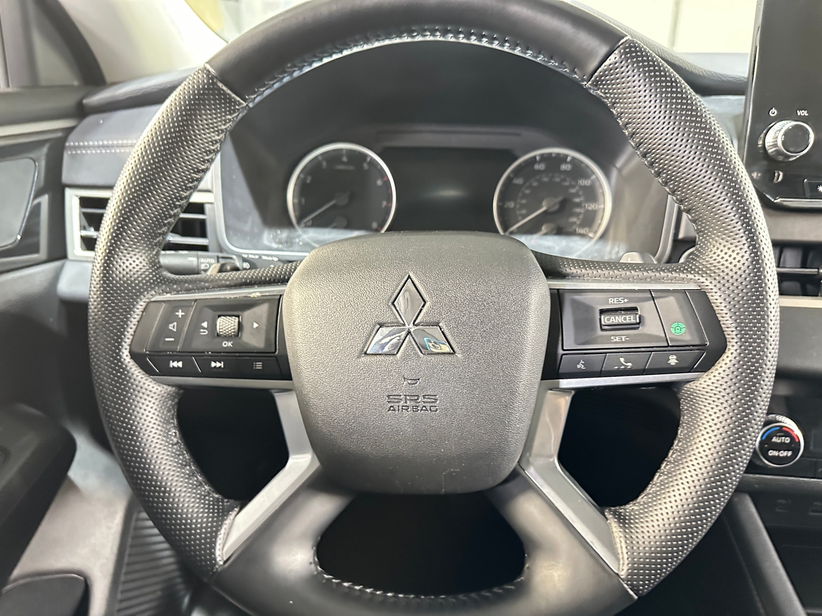 Thumbnail: 2024 Mitsubishi Outlander - 4