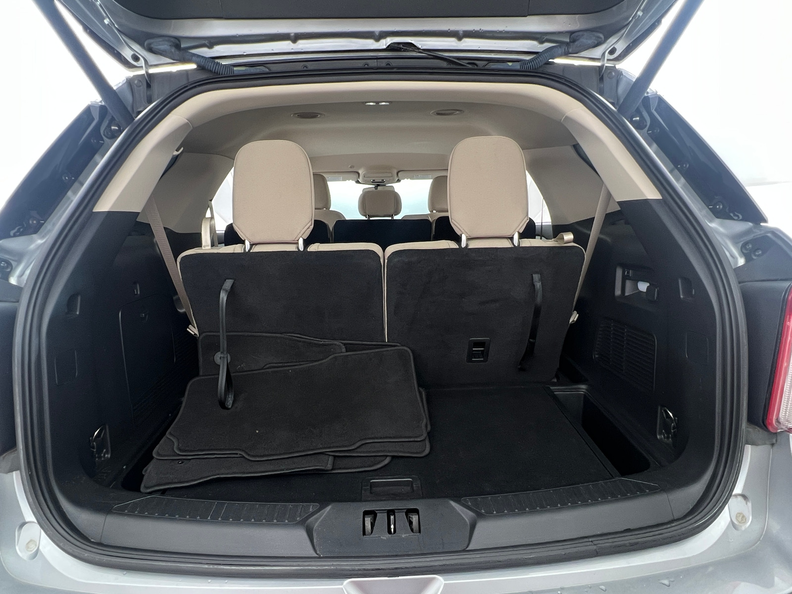 Thumbnail: 2022 Ford Explorer - 7