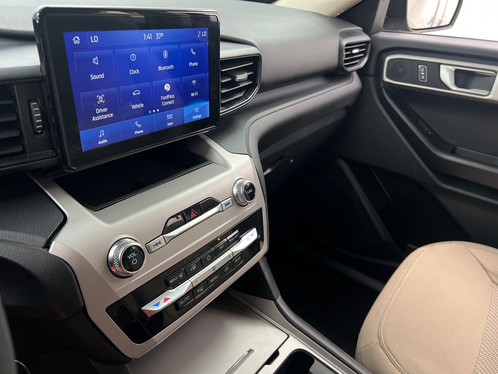 Thumbnail: 2022 Ford Explorer - 4