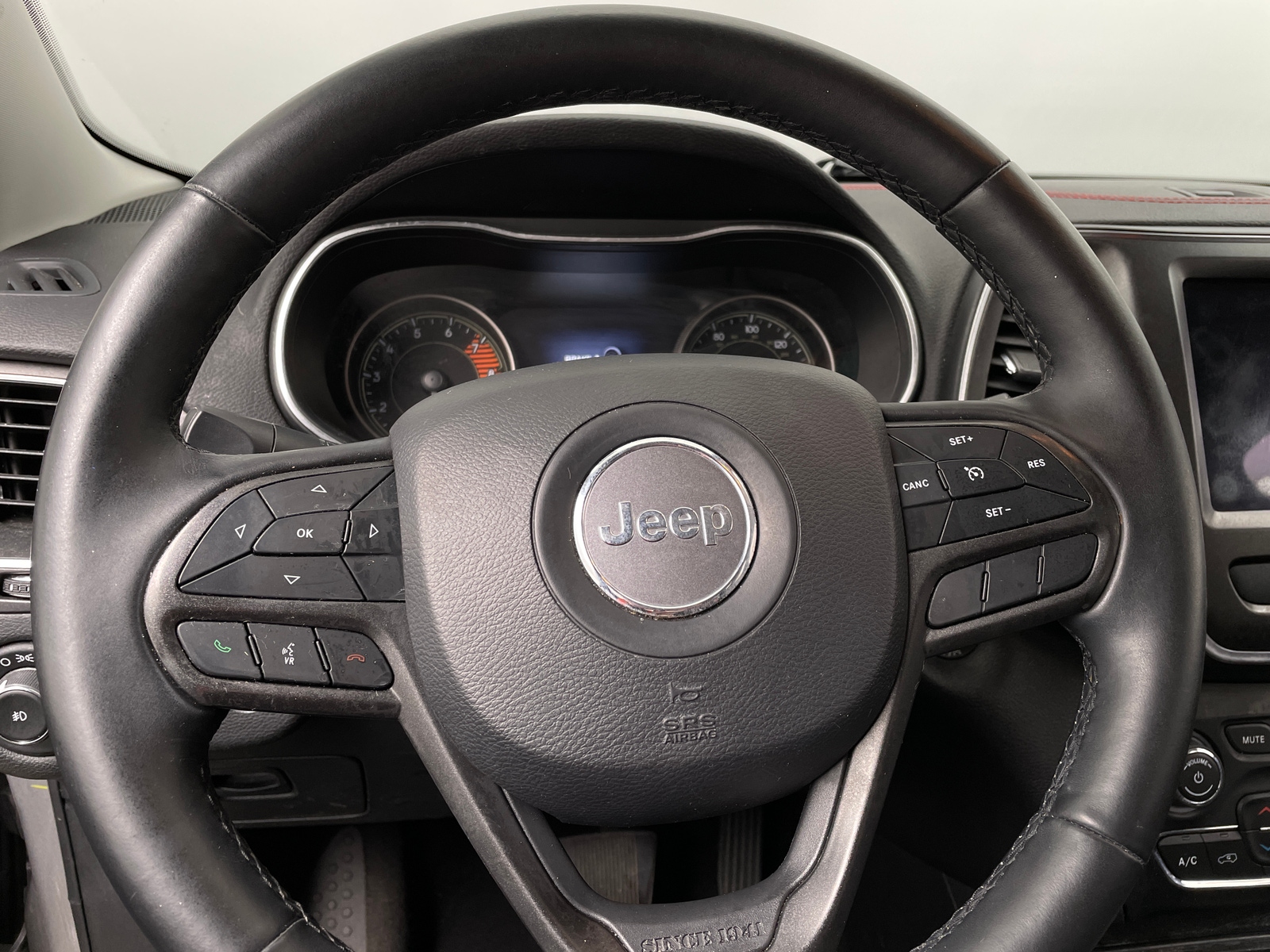 Thumbnail: 2019 Jeep Cherokee - 5