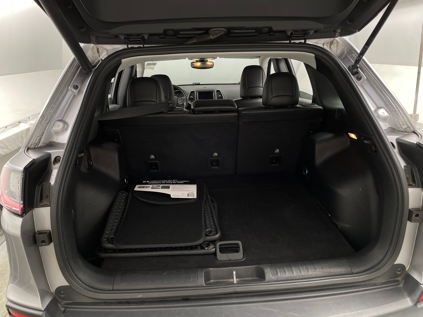 Thumbnail: 2019 Jeep Cherokee - 7