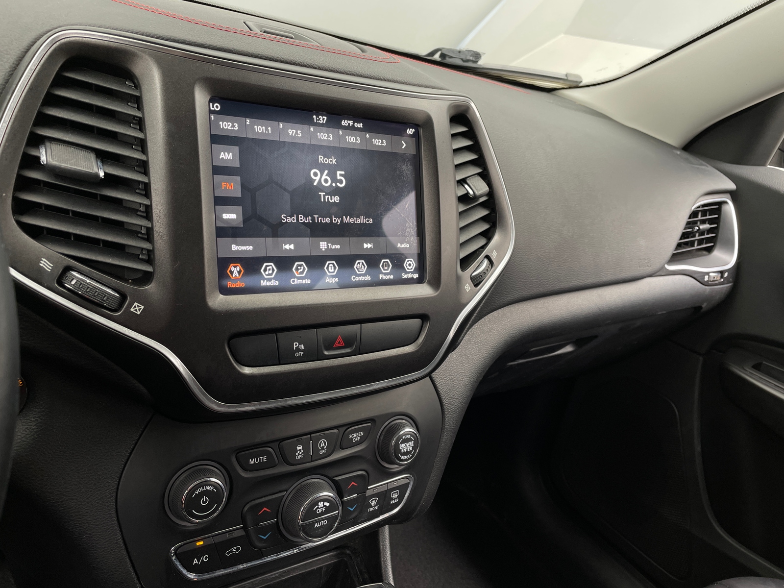 Thumbnail: 2019 Jeep Cherokee - 4