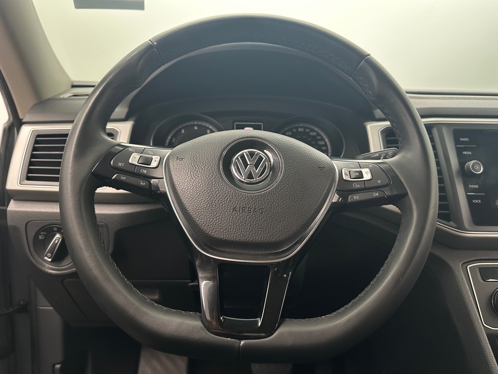 Thumbnail: 2018 Volkswagen Atlas - 4