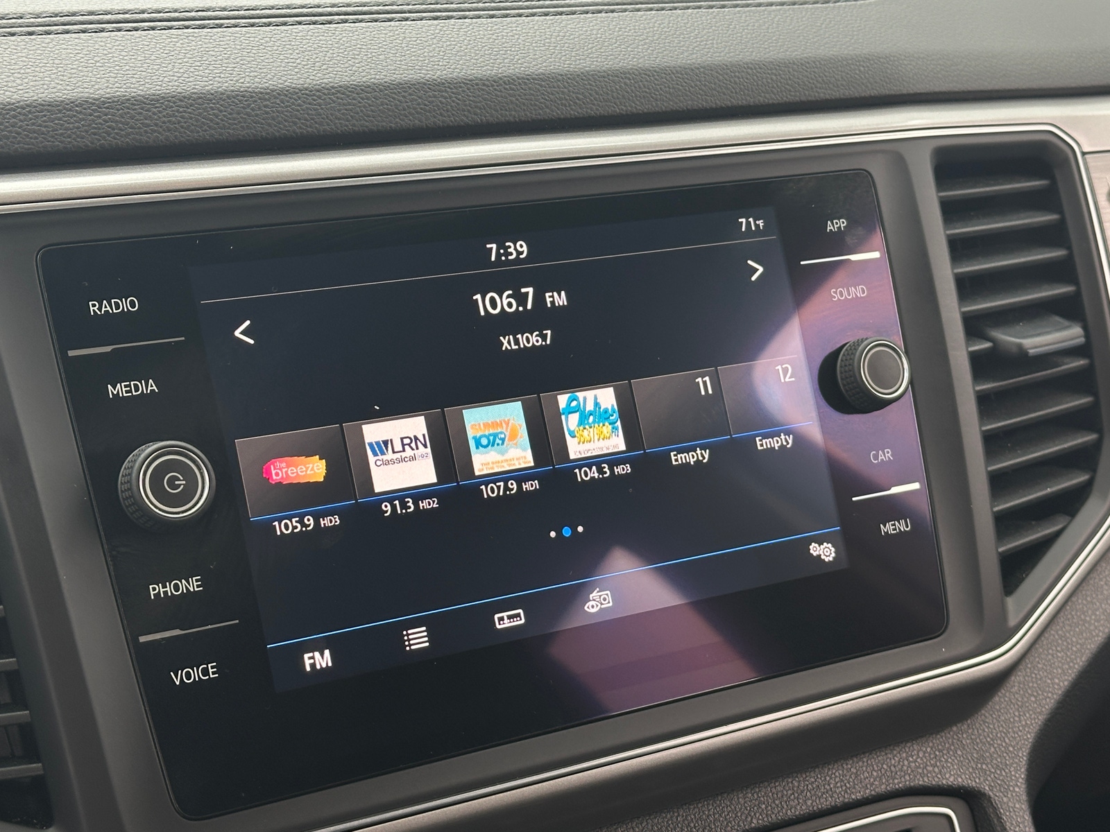 Thumbnail: 2018 Volkswagen Atlas - 3