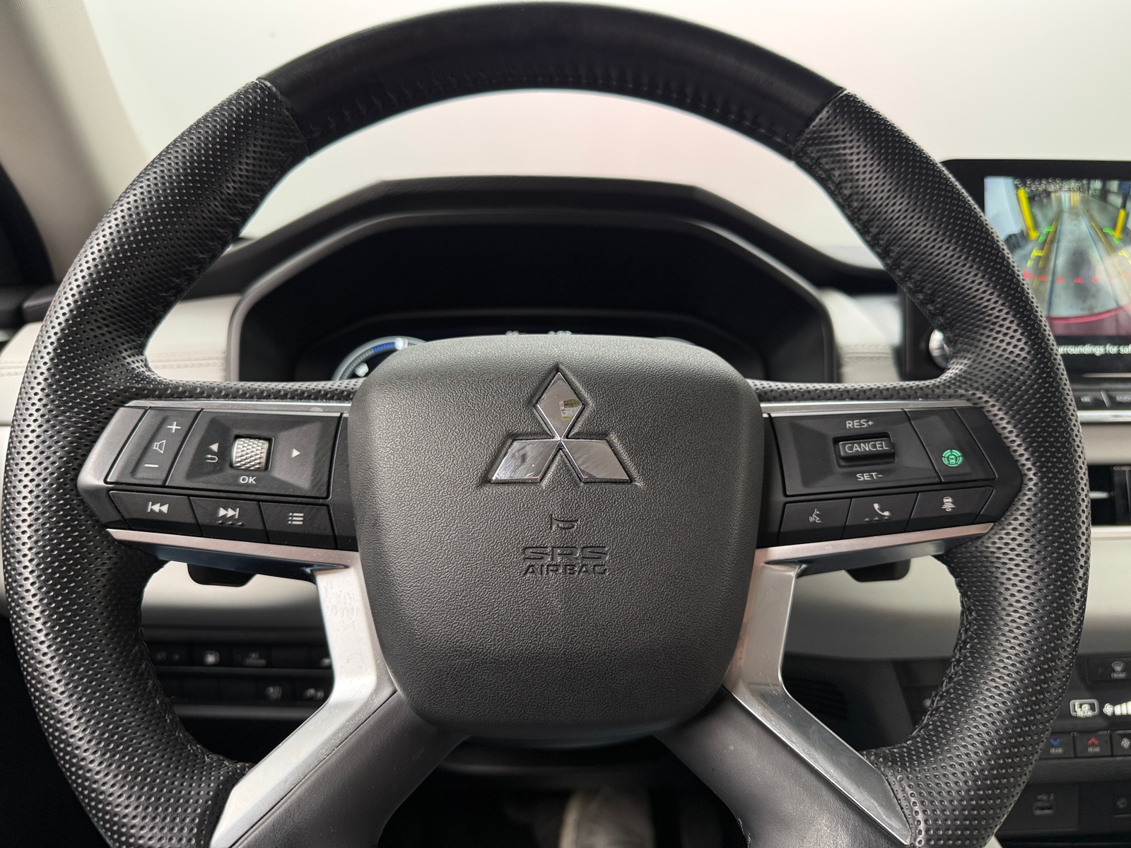 Thumbnail: 2023 Mitsubishi Outlander - 4