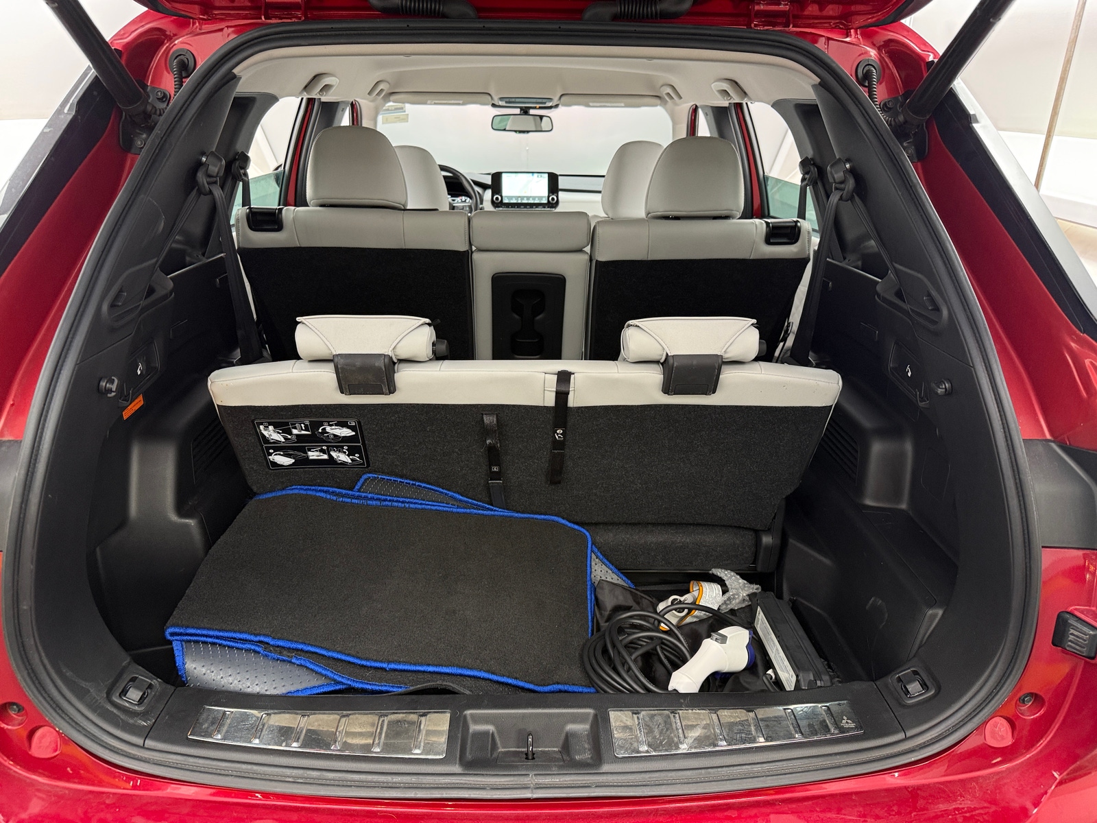 Thumbnail: 2023 Mitsubishi Outlander - 6