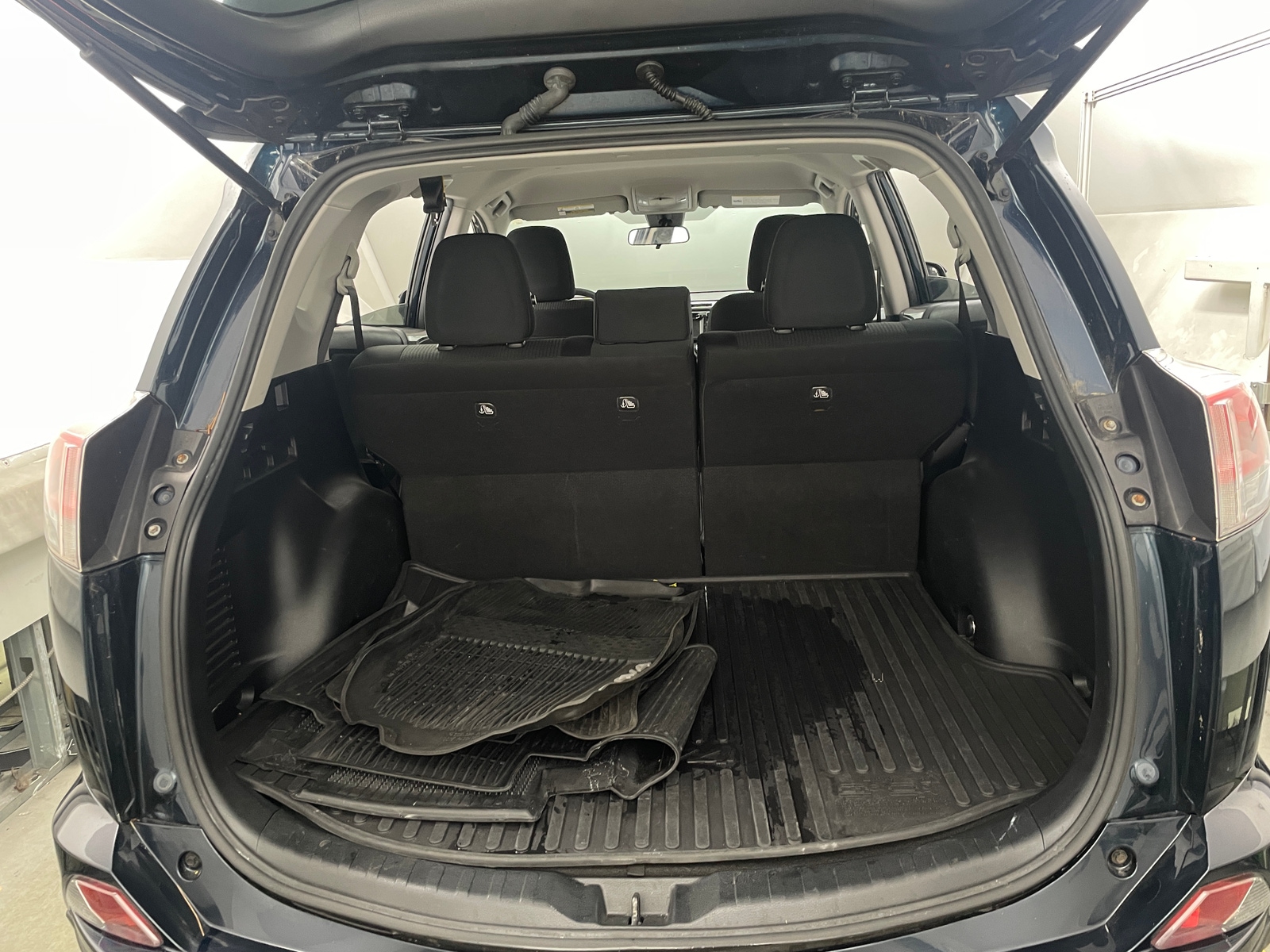 Thumbnail: 2018 Toyota RAV4 - 7