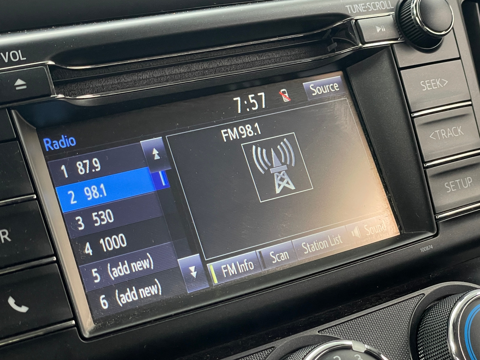 Thumbnail: 2018 Toyota RAV4 - 4