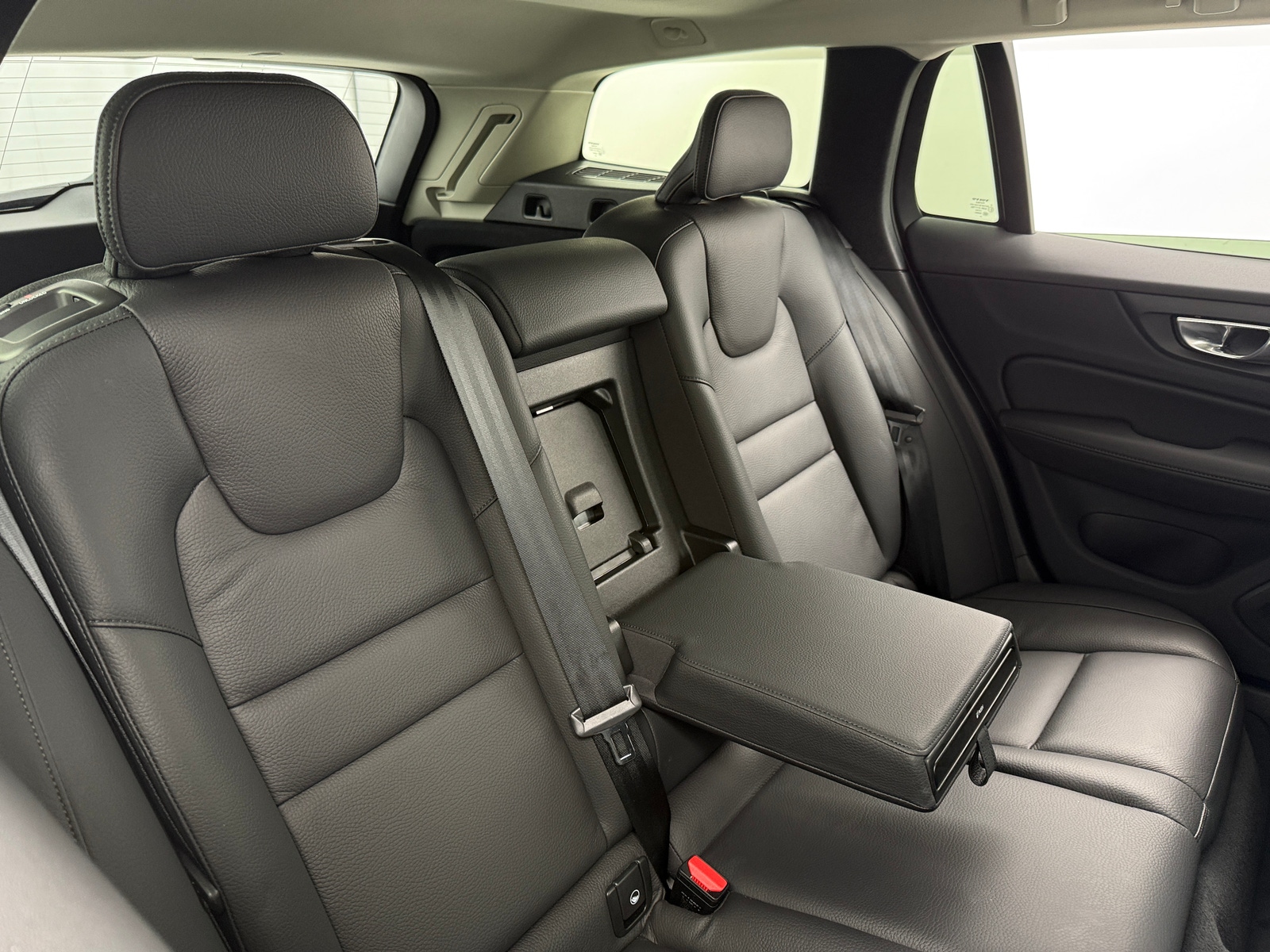 Thumbnail: 2025 Volvo V60 - 5