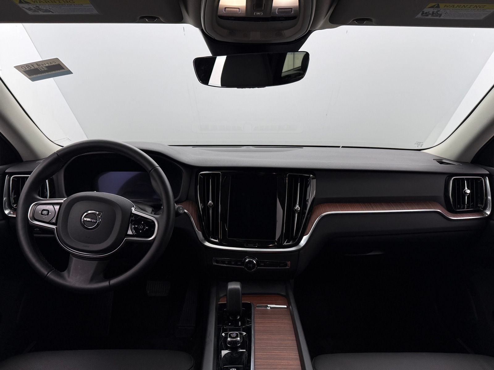 Thumbnail: 2025 Volvo V60 - 2