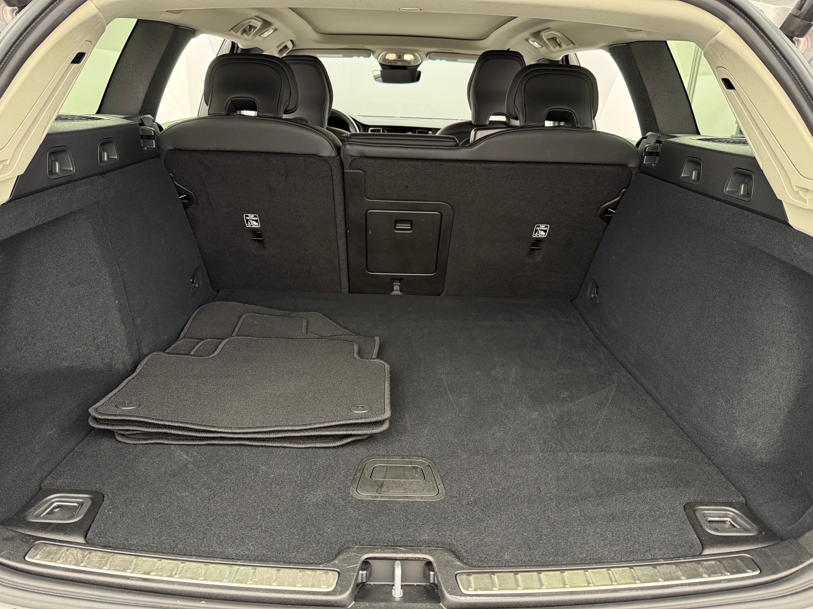 Thumbnail: 2025 Volvo V60 - 6