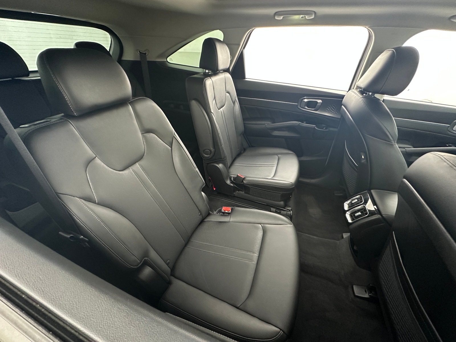 Thumbnail: 2023 Kia Sorento - 5