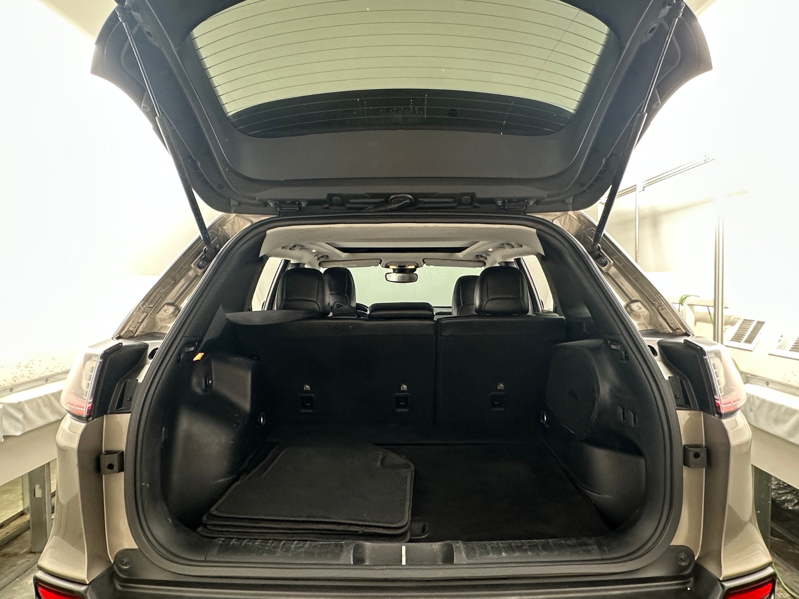 Thumbnail: 2021 Jeep Cherokee - 7