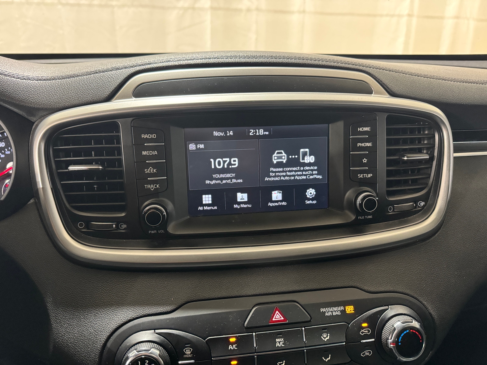 Thumbnail: 2019 Kia Sorento - 4