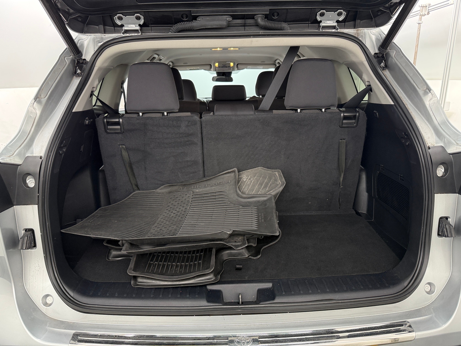 Thumbnail: 2023 Toyota Highlander - 7