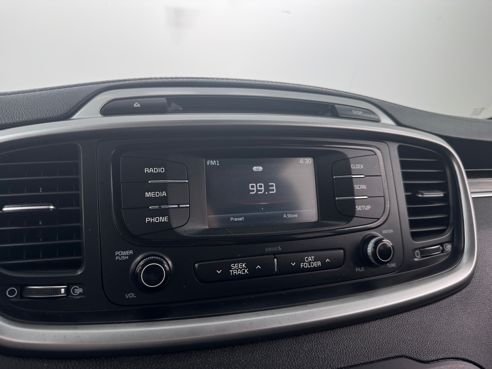 Thumbnail: 2017 Kia Sorento - 4