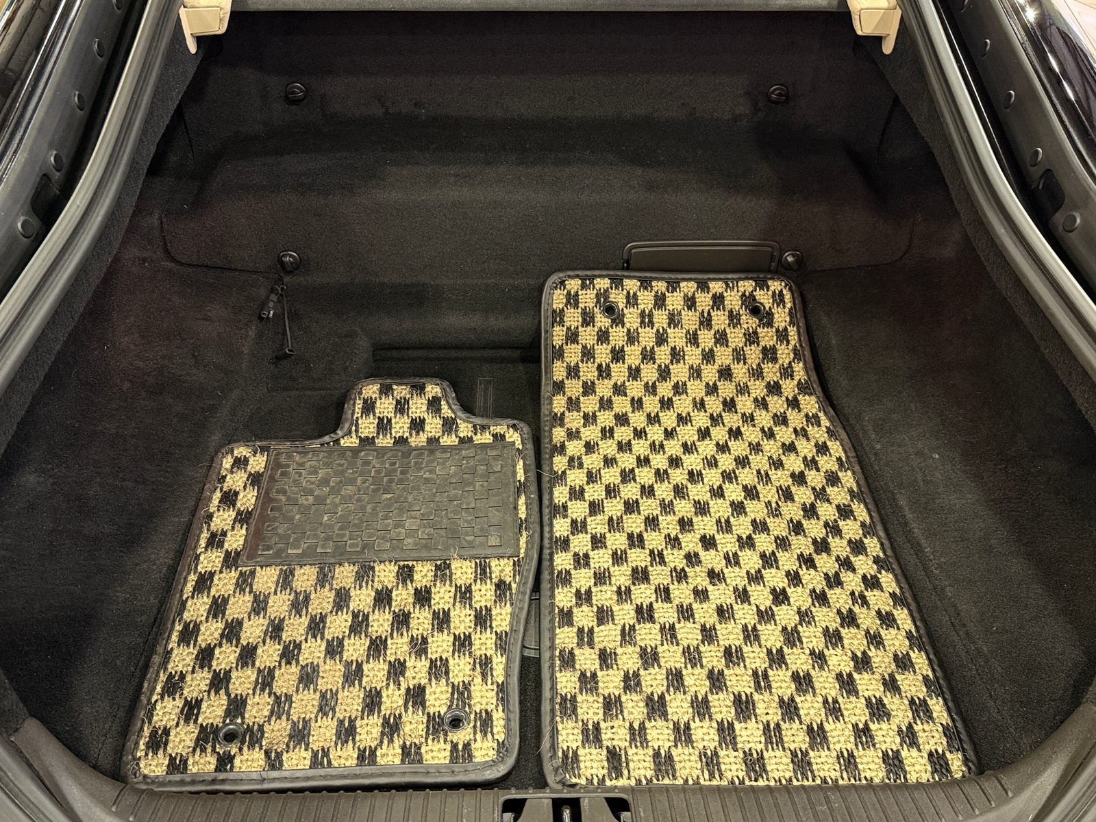 Thumbnail: 2010 Jaguar XK - 4