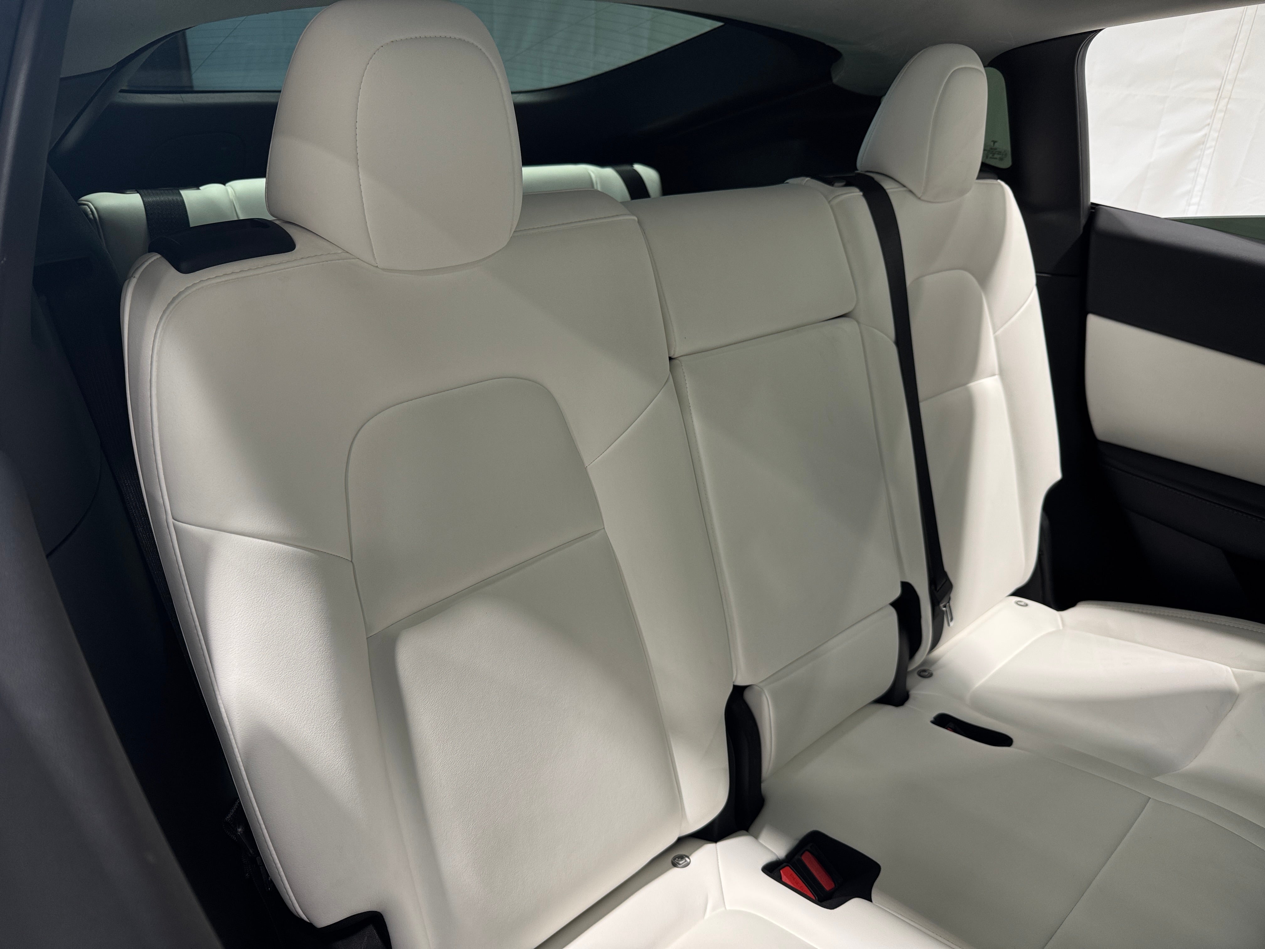 Used 2021 Tesla Model Y Long Range with VIN 5YJYGAEE2MF115764 for sale in Oak Creek, WI