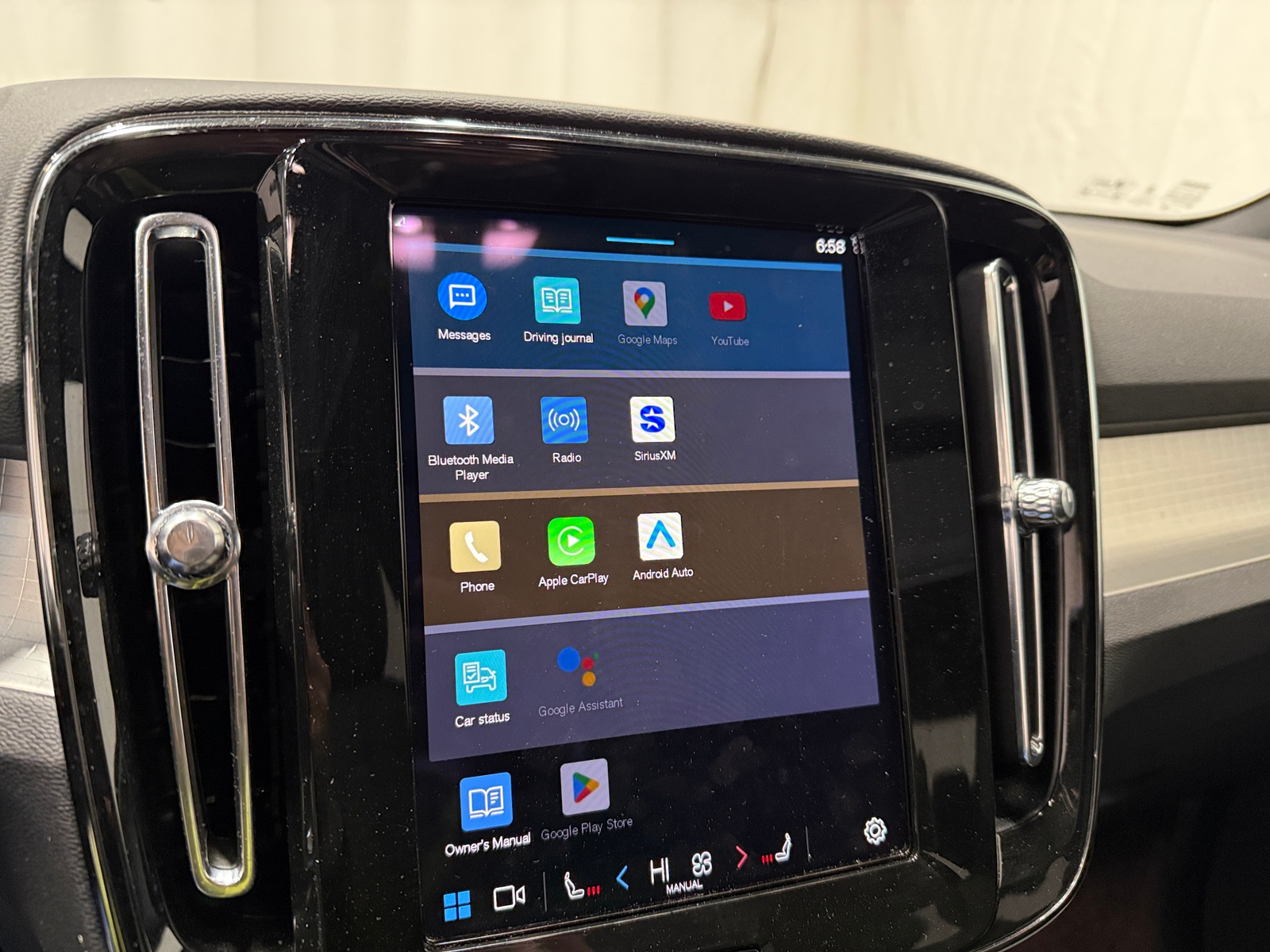 Thumbnail: 2024 Volvo XC40 - 4