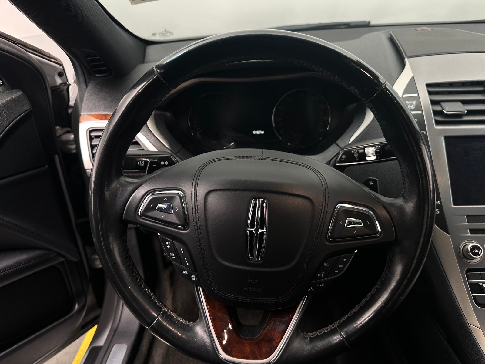 Thumbnail: 2017 Lincoln MKZ - 4