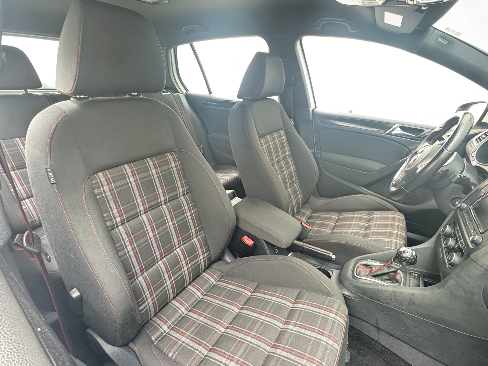 Thumbnail: 2014 Volkswagen Golf - 2