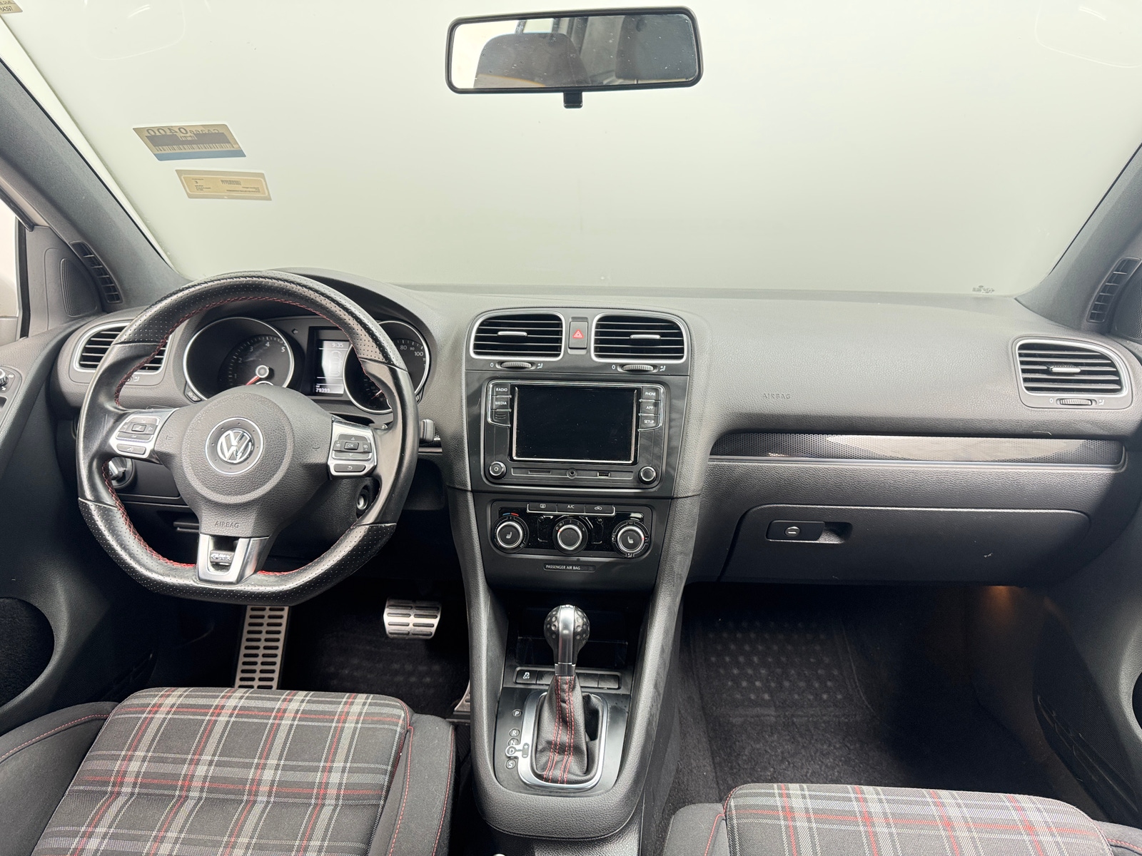 Thumbnail: 2014 Volkswagen Golf - 3