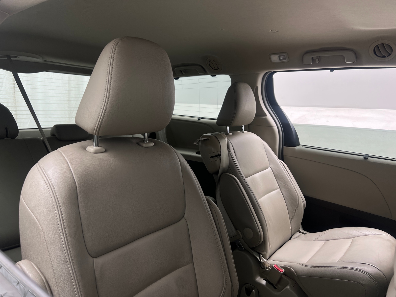 Thumbnail: 2015 Toyota Sienna - 6