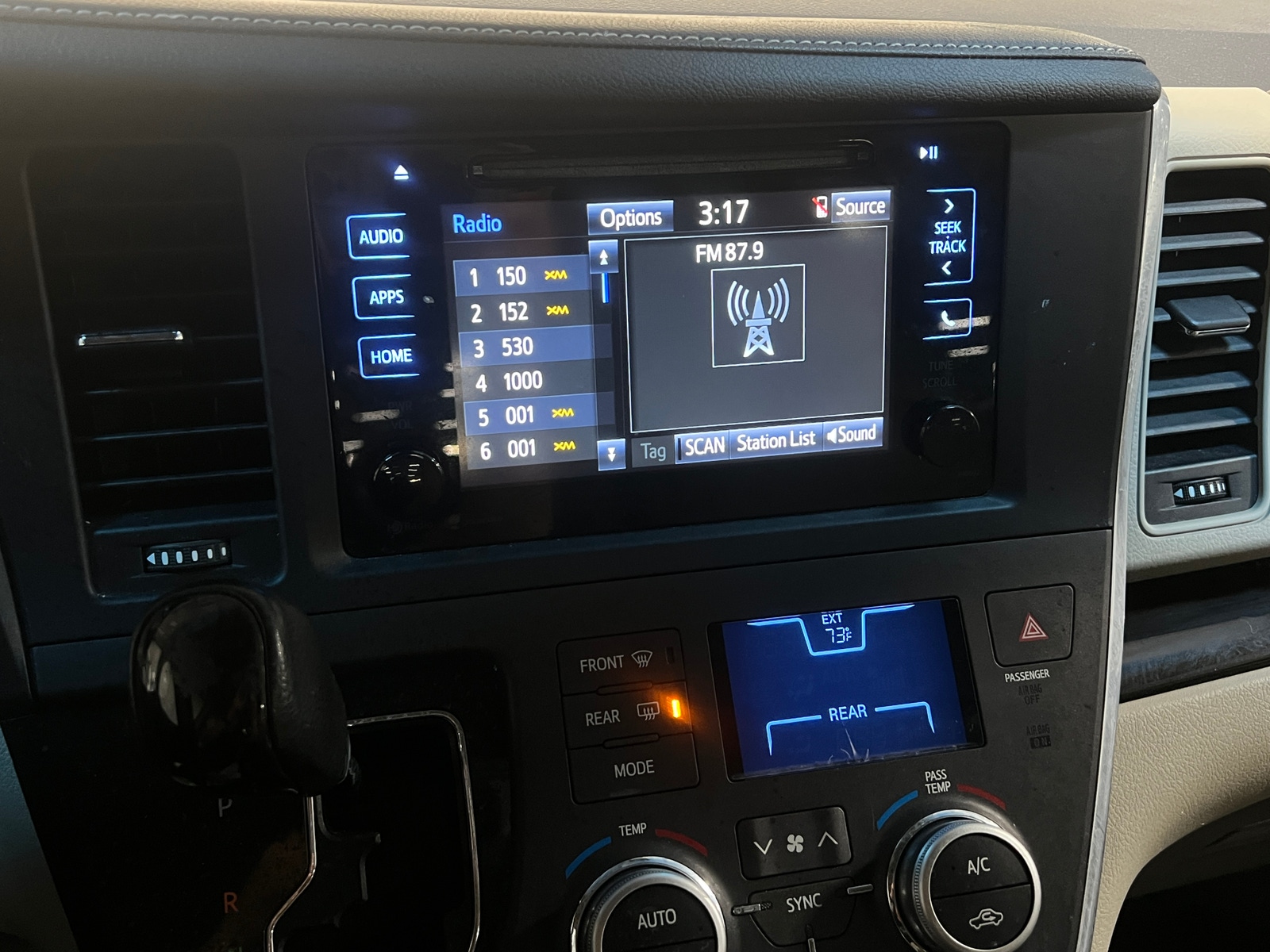 Thumbnail: 2015 Toyota Sienna - 4