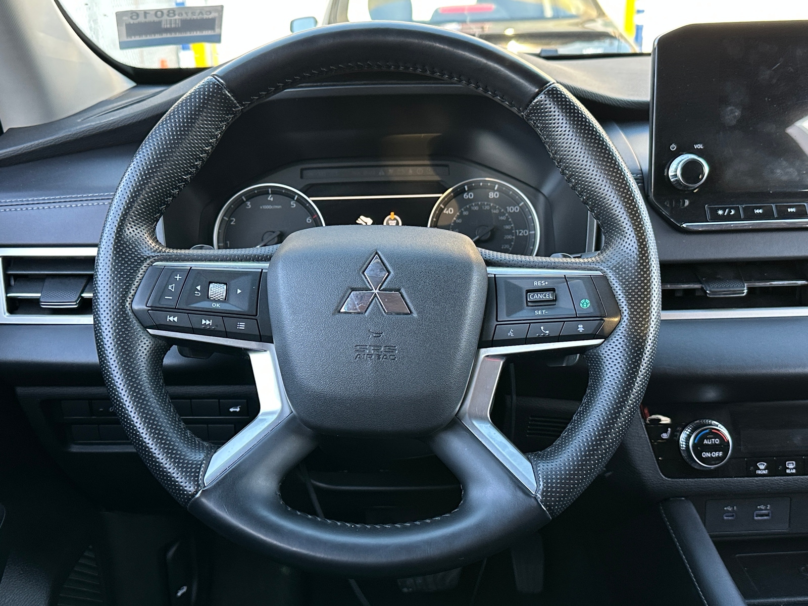 Thumbnail: 2024 Mitsubishi Outlander - 4