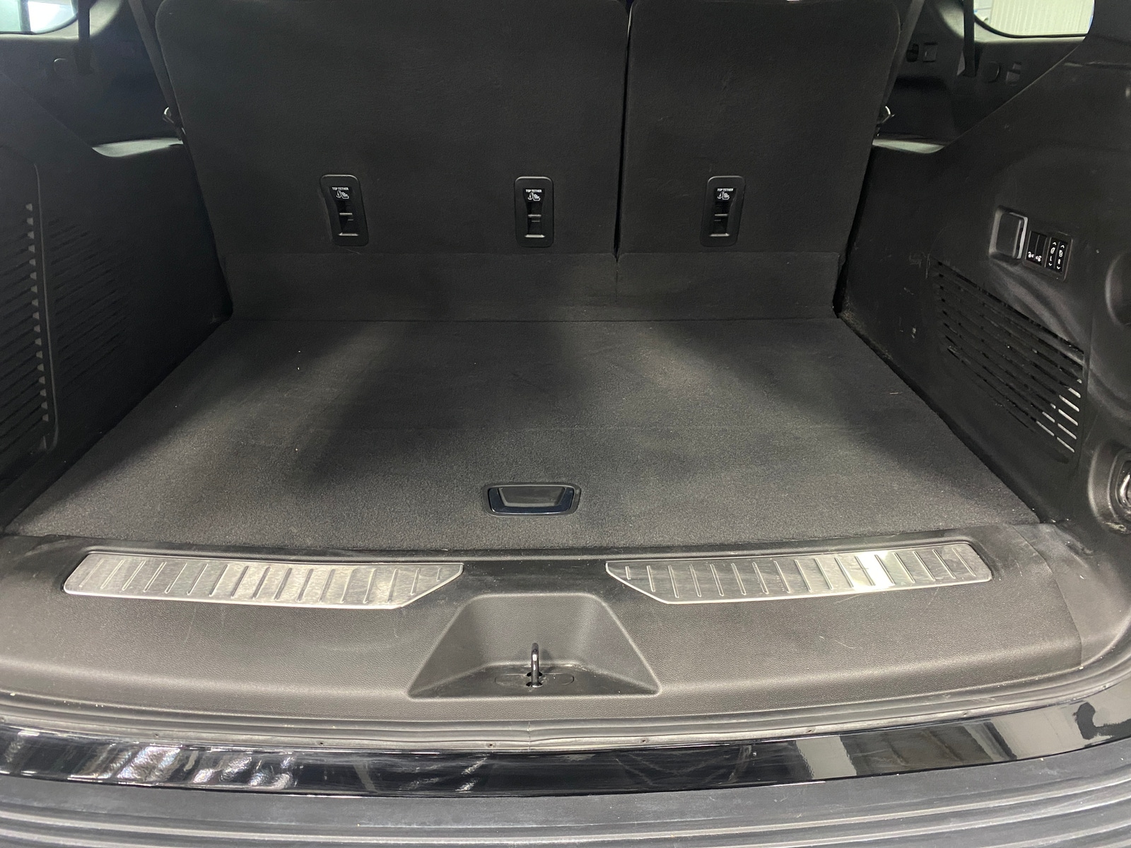 Thumbnail: 2023 Chevrolet Suburban - 6