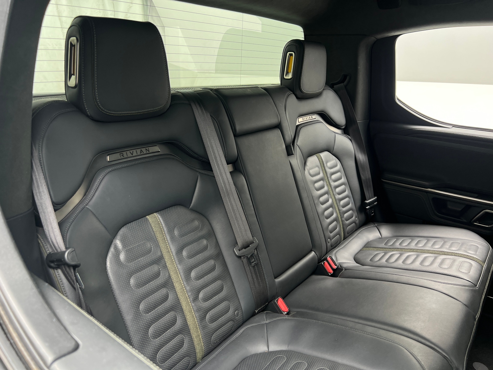 Thumbnail: 2022 Rivian R1T - 5