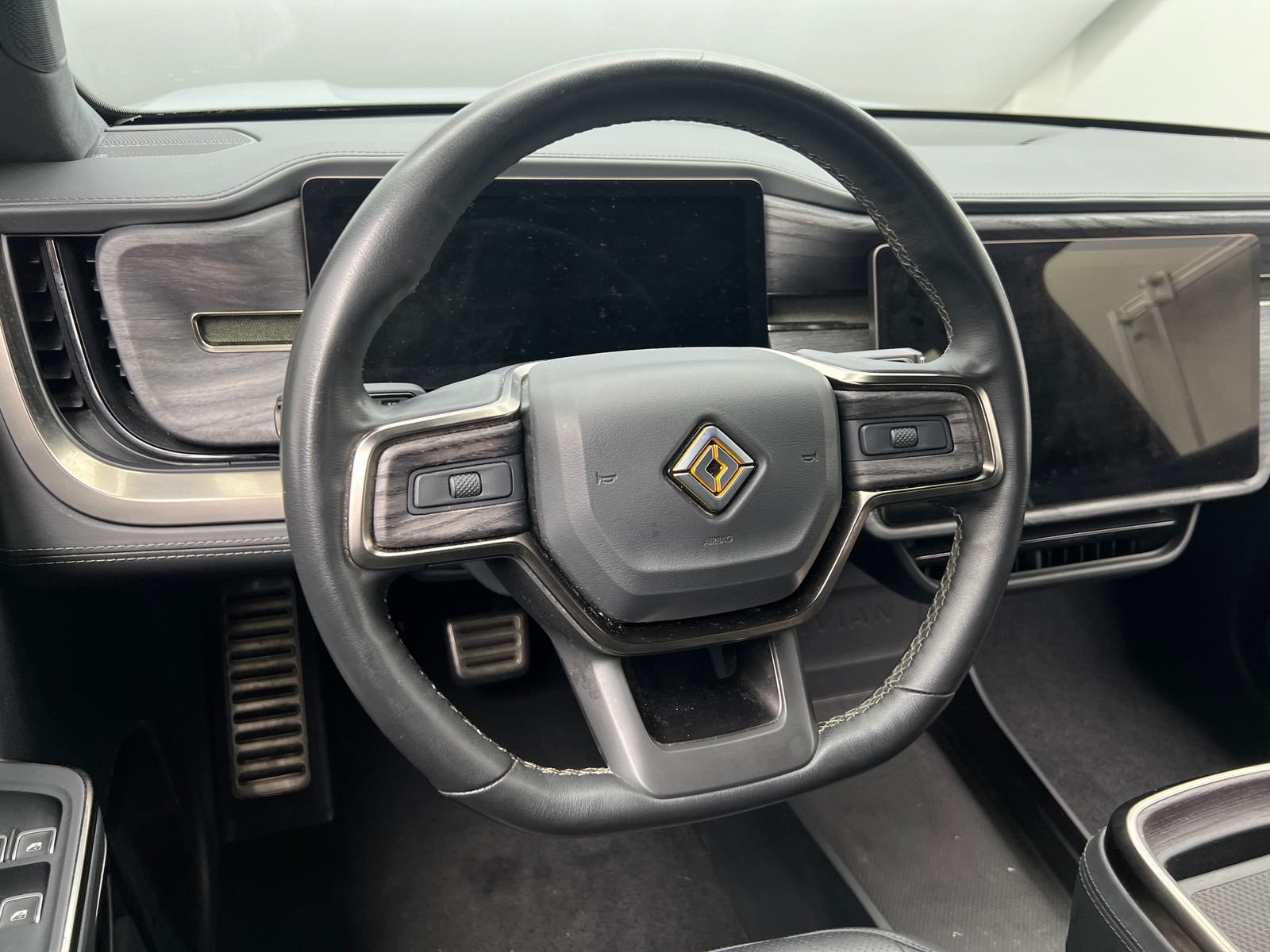 Thumbnail: 2022 Rivian R1T - 4