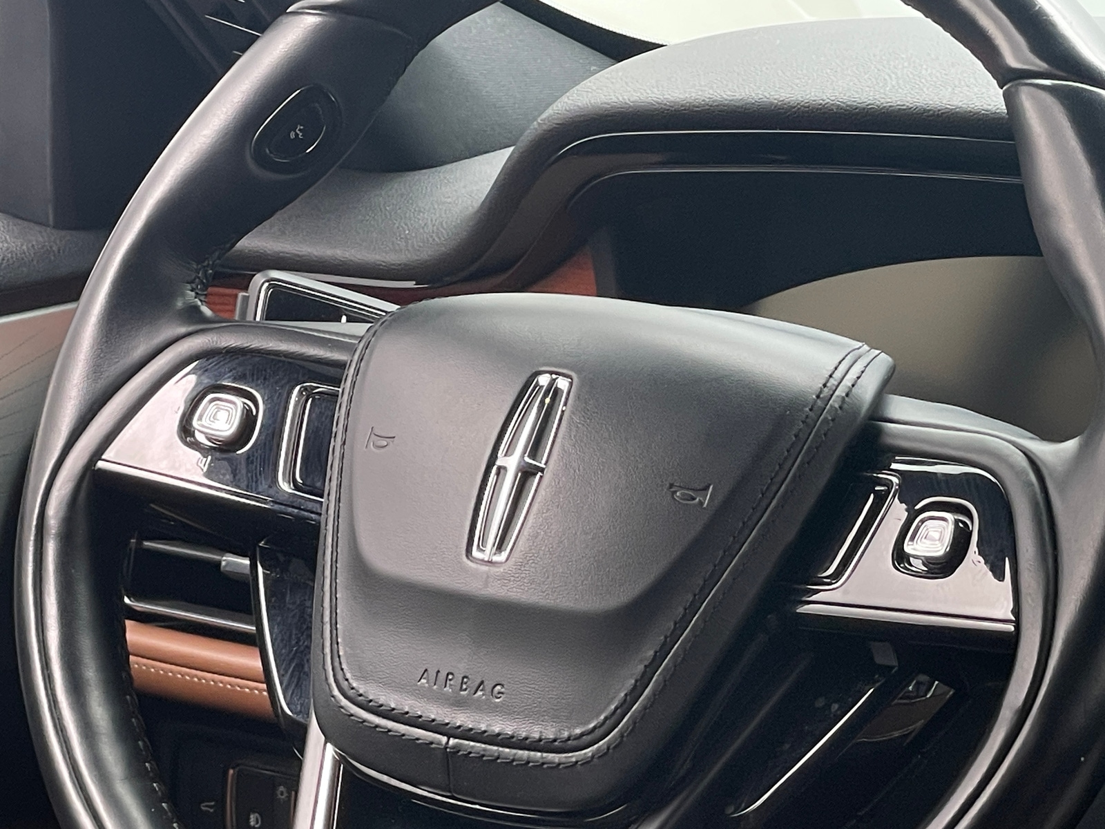 Thumbnail: 2020 Lincoln Aviator - 4