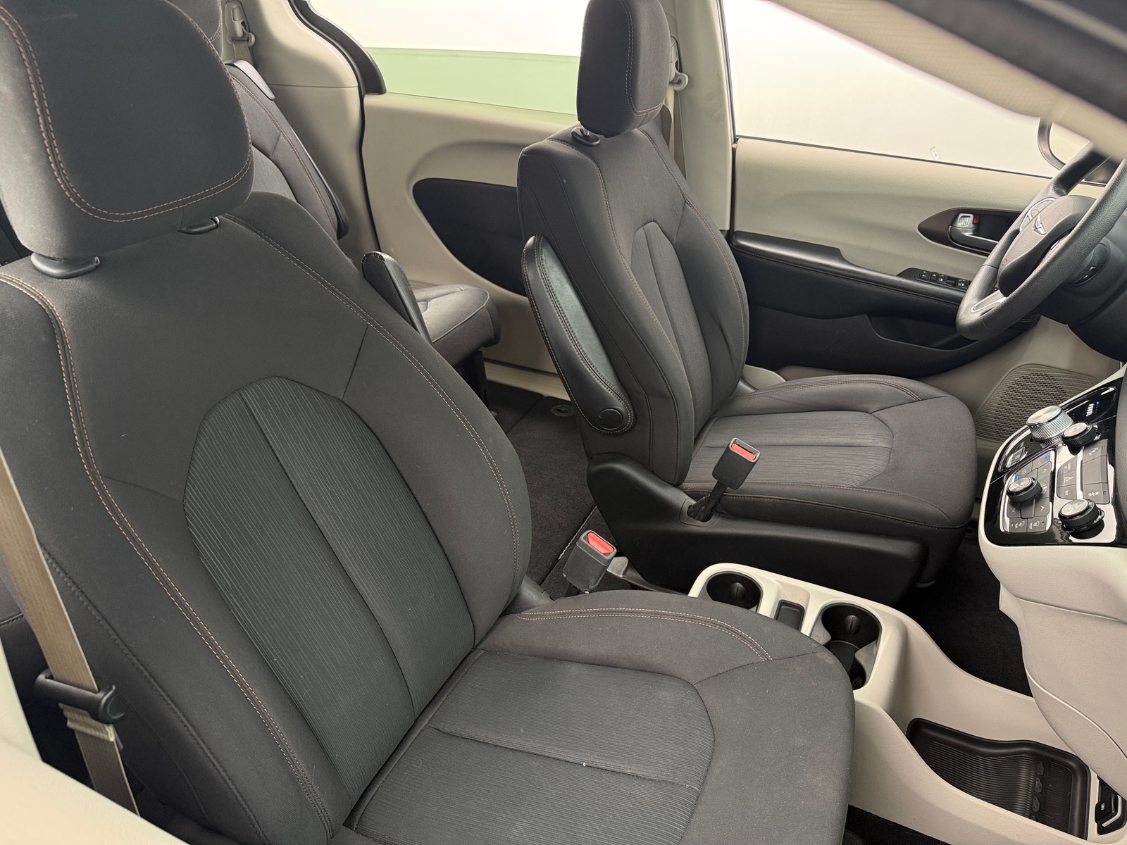 Thumbnail: 2017 Chrysler Pacifica - 2