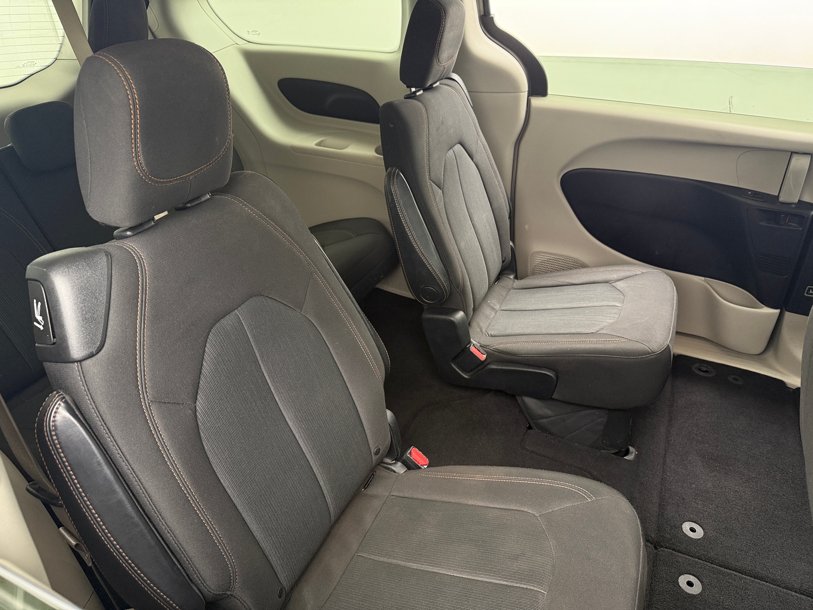 Thumbnail: 2017 Chrysler Pacifica - 6